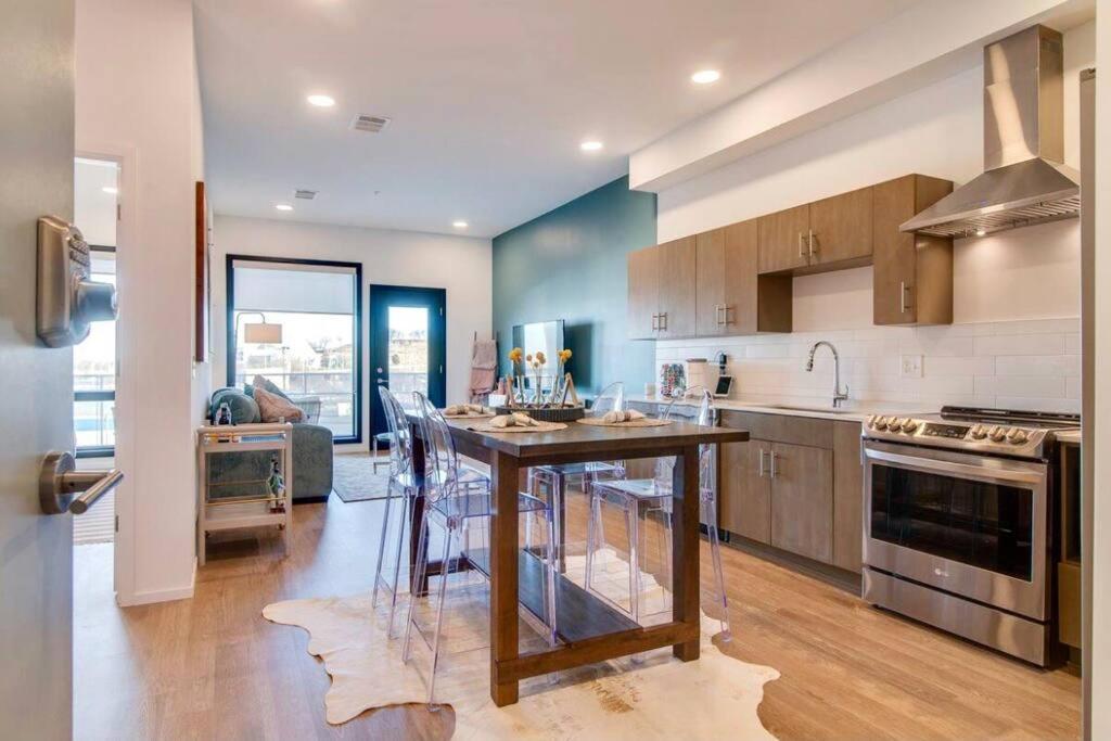 Stylish Downtown Condo W/ Pool & Parking Nashville Extérieur photo
