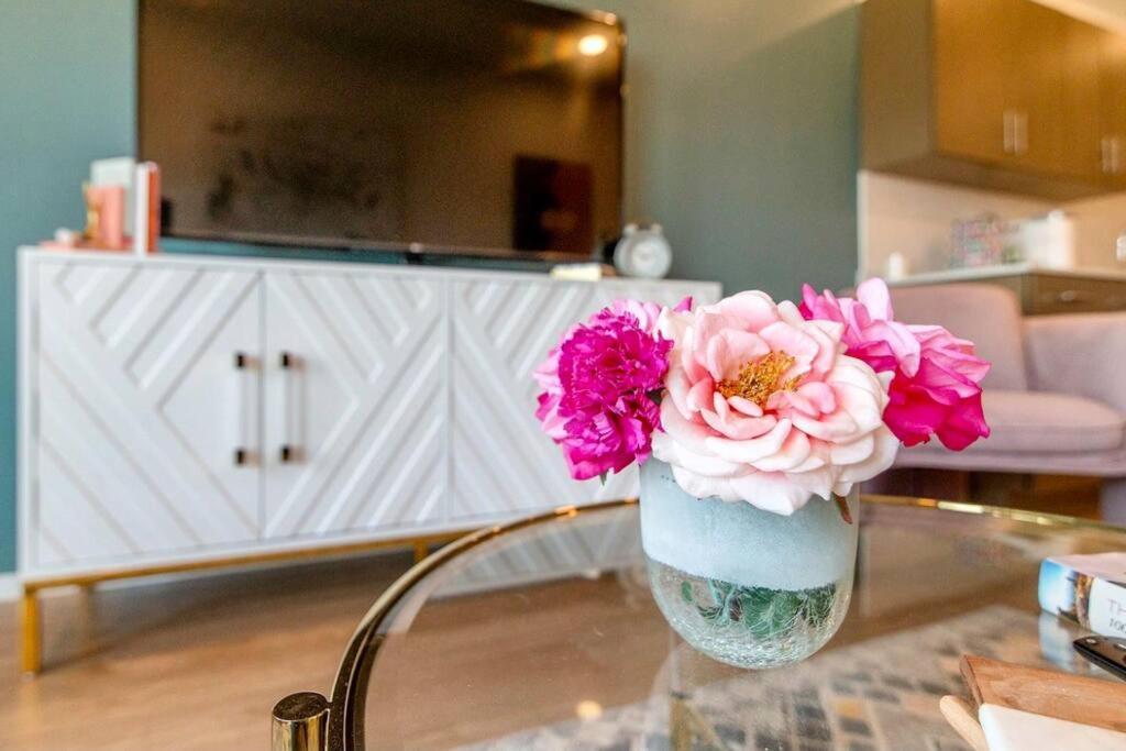 Stylish Downtown Condo W/ Pool & Parking Nashville Extérieur photo
