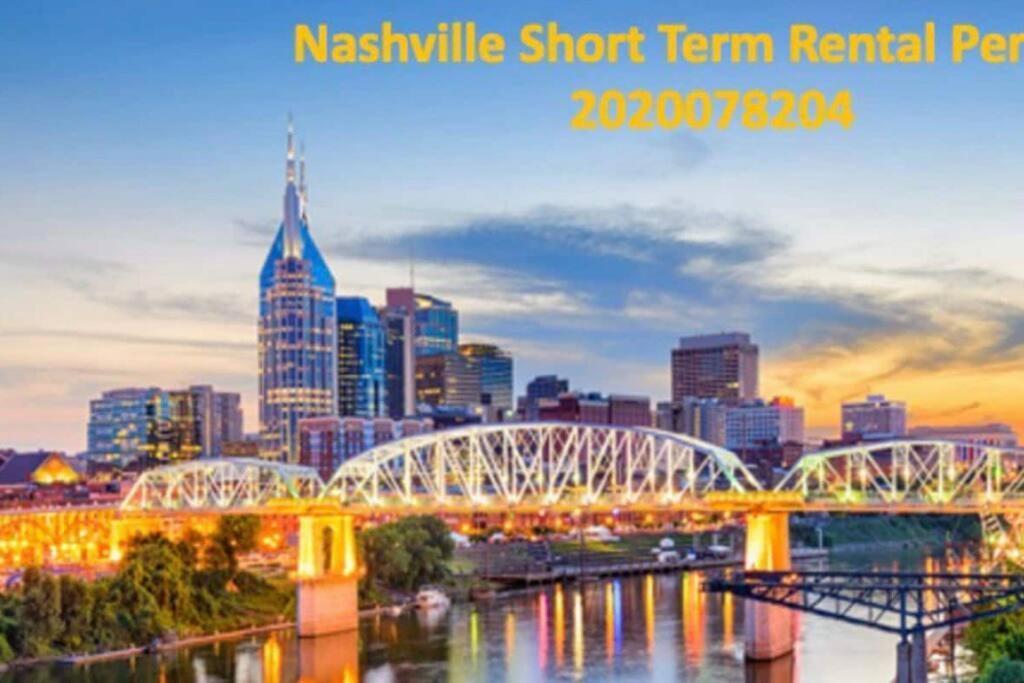 Stylish Downtown Condo W/ Pool & Parking Nashville Extérieur photo
