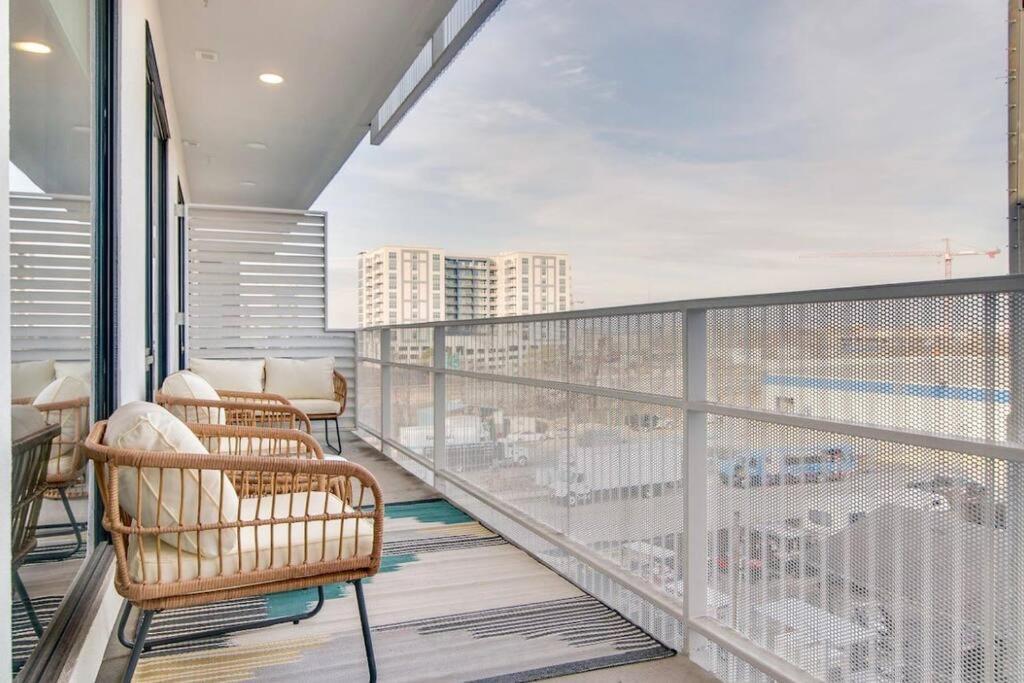 Stylish Downtown Condo W/ Pool & Parking Nashville Extérieur photo