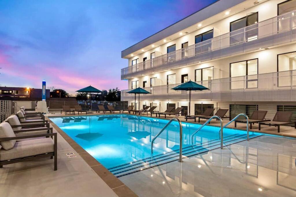 Stylish Downtown Condo W/ Pool & Parking Nashville Extérieur photo