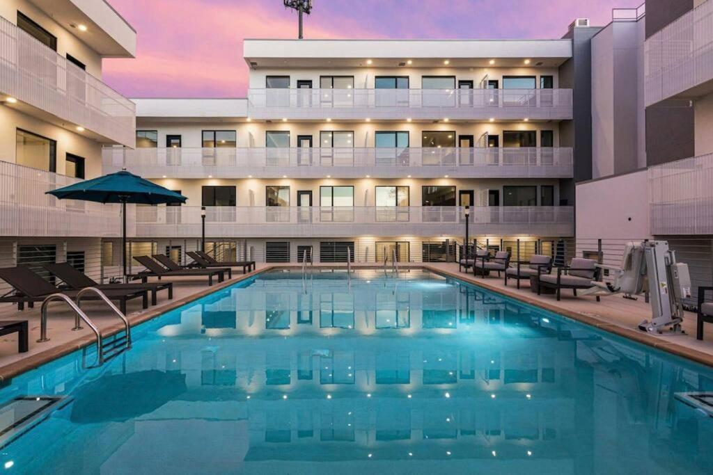 Stylish Downtown Condo W/ Pool & Parking Nashville Extérieur photo